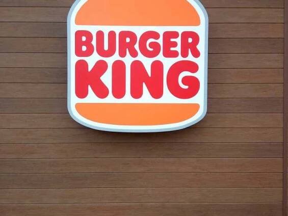Retail Park Praha Štěrboholy - reklamní zařízení Burger King - PROST - orientační systémy 