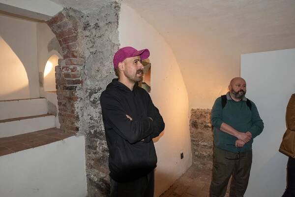 PAVEL DUŠEK: IN THE BASEMENT (fotoreport z komentované prohlídky) | Art Space NOV