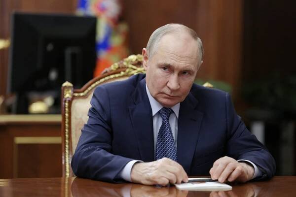 Rozpad. Putinova image se drolí v přímém přenosu a obnažuje stav v Kremlu, píše deník