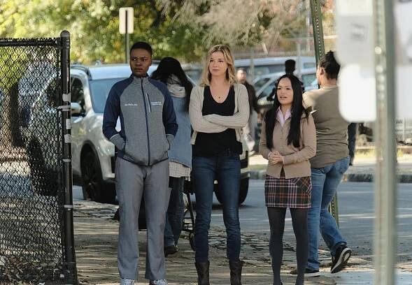 Shaunette Renée Wilson, Emily VanCamp, Nikki SooHoo - Doktoři - Když přijde pád - Z filmu