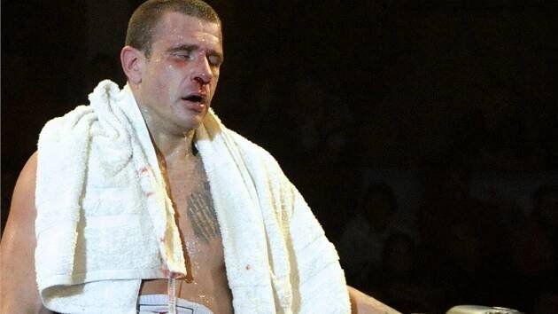 Bývalý pornoherec Robert Rosenberg během přestávky v exhibičním utkání v boxu s Lukášem Konečným