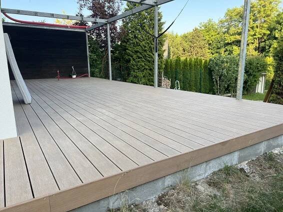 Realizace WPC terasy prkna Authentic Teak, Praha - Woodparket.cz