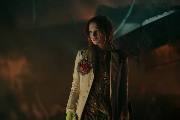 Sandman - Jepičí životy - Z filmu - Esme Creed-Miles