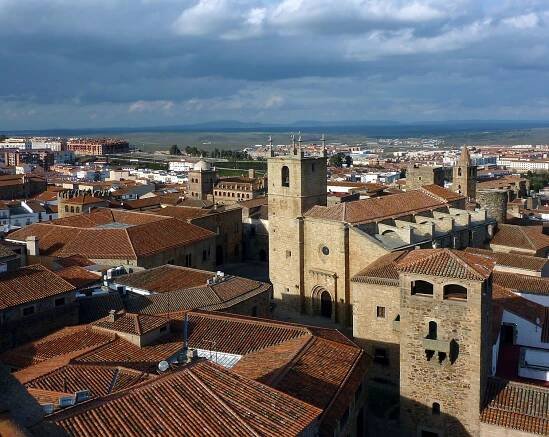 Soubor:Cáceres old town 2011.jpg – Wikipedie