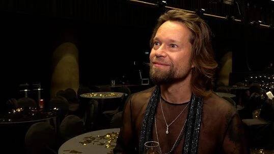 Za průhledné tričko dostal za uši, ale hejty neřeší. Richard Krajčo byl na Slavících k nepřehlédnutí!