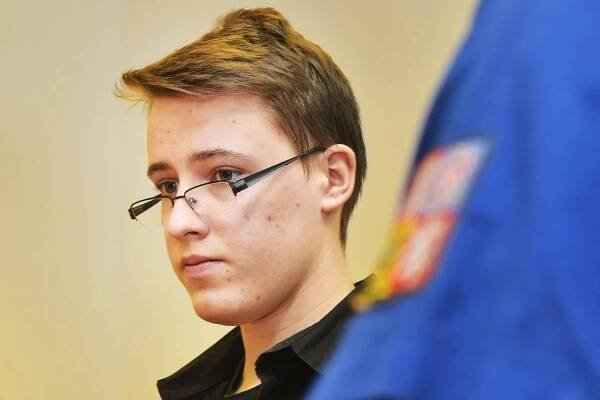 Vraždu své kamarádky Terezy dopředu plánoval, rozhodl soud. Mladíkovi uložil trest 18 let vězení