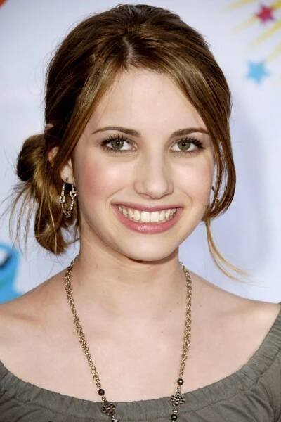 Image may contain Necklace Jewelry Accessories Accessory Human Person and Face