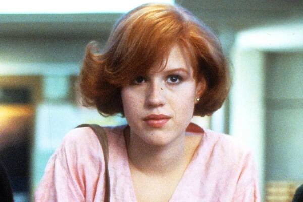 Ally Sheedy and Molly Ringwald in a scene from the film 'The Breakfast Club', 1985.