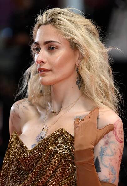 Paris Jackson 現身威尼斯影展紅地毯！