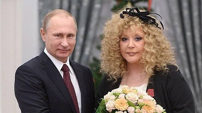 Vladimir Putin a Alla Pugačova (Moskva, 22. prosince 2014)