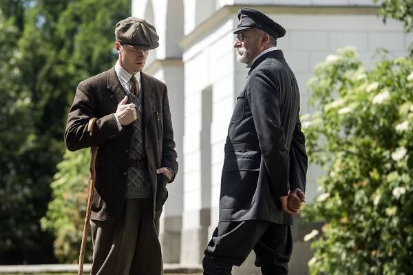 Recenze: Povedený film Hovory s TGM při procházce parkem obnažuje Masaryka i Čapka