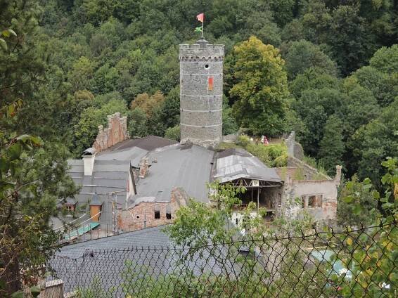 Hauenštejn (též Horní hrad či Hauenstein) – www.kissak.cz