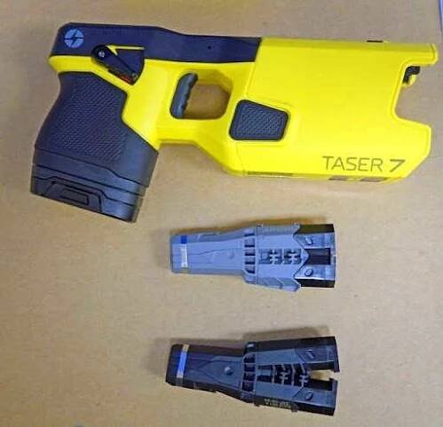 Agresora od dalšího útoku odradil až taser | Krimi Plzeň