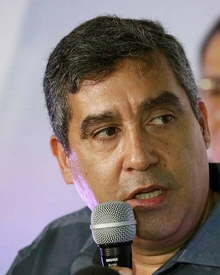 Venezuela releases ex-interior minister from prison; he will go to Spain