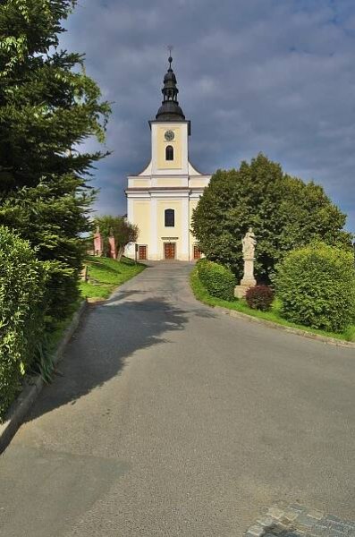 Soubor:Kostel svatého Jiří, Velké Opatovice, okres Blansko.jpg