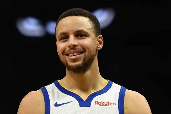 Steph Curry Tells Former Astronaut Scott Kelly Moon-Landing Comment Was 'Made in Jest'