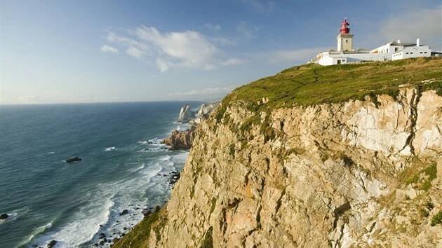 Mys Cabo da Roca na obrovské skále s majákem, kde dostanete diplom s razítkem a