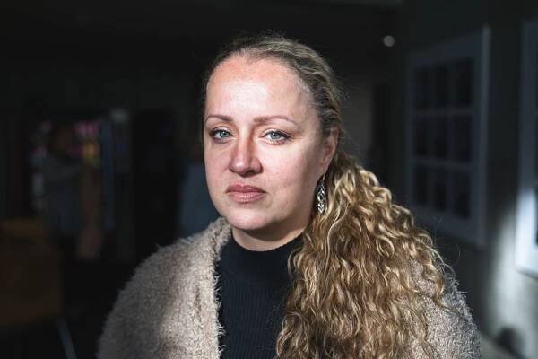 Do příběhu jsme chtěli dostat mazanost českých špionů, přibližuje novinářka Szántó seriál Extraktoři
