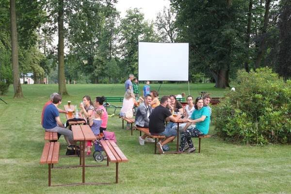Letní kino - Oficiální stránky obce Neplachovice