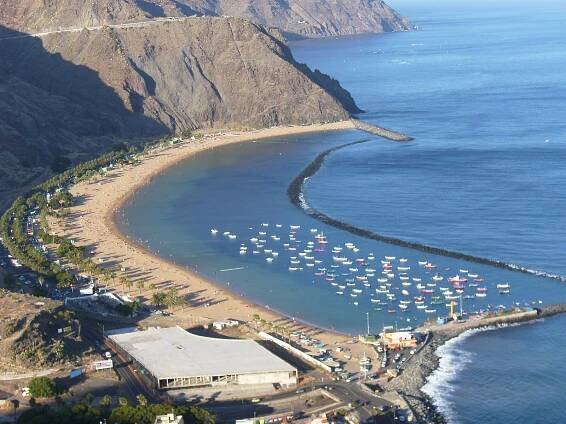 Soubor:Playa de Las Teresitas.JPG
