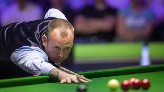 VIDEO: Snookerový bizár. Trojnásobný mistr světa usnul během svého utkání