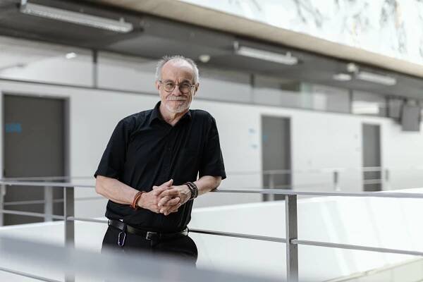 Carlos Moreno o 15-minútovom meste: Nie je to o minútach, ale o spokojnej dostupnosti - The Invisible Mag