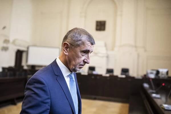 Jde mi po krku polistopadový kartel. Andrej Babiš stanul před soudem v kauze Čapí hnízdo
