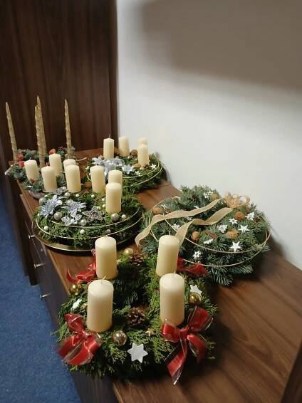Adventní věnce - Louisin dům, listopad 2024 | Charitní domov Moravec