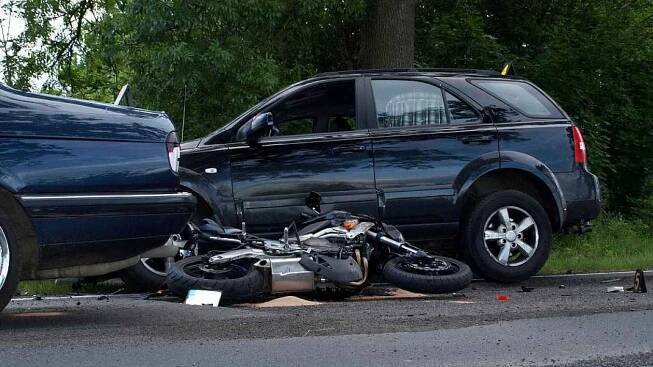 Chybu německého řidiče zaplatil motorkář životem