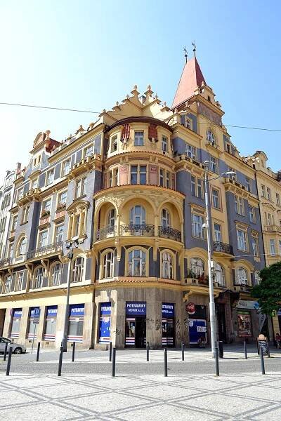 Soubor:Praha, Holešovice, Strossmayerovo náměstí, dům čp. 965.JPG