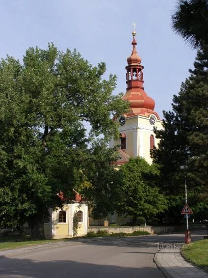 Milovice u Hořic - kostel sv.... - Kostel
