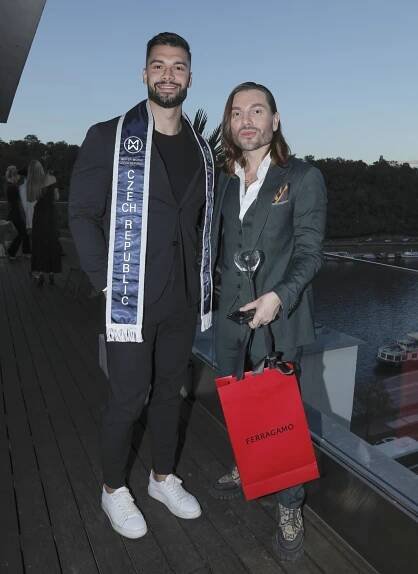 Tomáš Haring a Sam Dolce, který vede Miss Universe Česko i Miss Universe Slovensko.