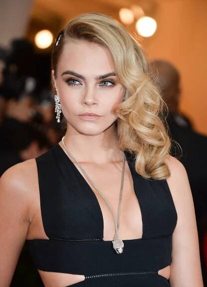 Cara Delevingne's Most Adventurous Hairstyles, from Long Blonde Waves to a Short Pink Pixie | Cara delevingne hair, Wedding guest hairstyles, Medium length hair styles