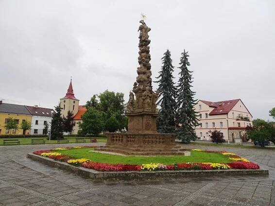 Soubor:Bakov nad Jizerou, náměstí západ.jpg – Wikipedie