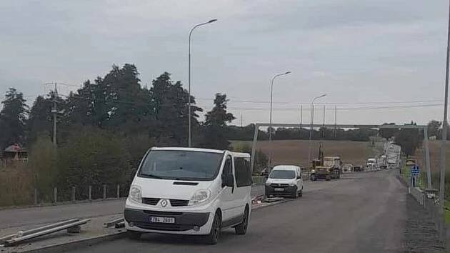 Konec objížděk. Kruhový objezd na I/43 u Černé Hory bude hotový v neděli