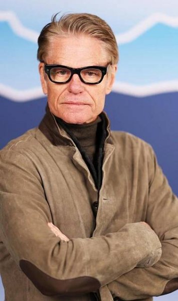 Harry Hamlin Bio