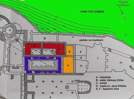 Tajemství románského paláce na Olomouckém hradě. Kam vede zazděné trojdílné okno? | Olomoucký REJ