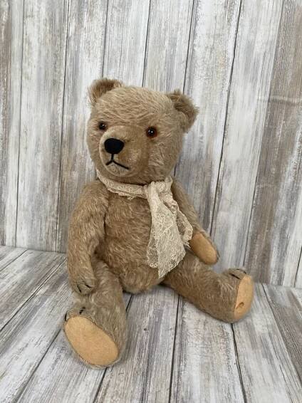 ANTIQUE & COLLECTOR’S TEDDY BEARS
