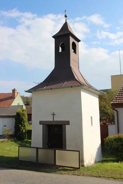 Soubor:Malhostovice, Nuzířov, zvonice (7739).jpg