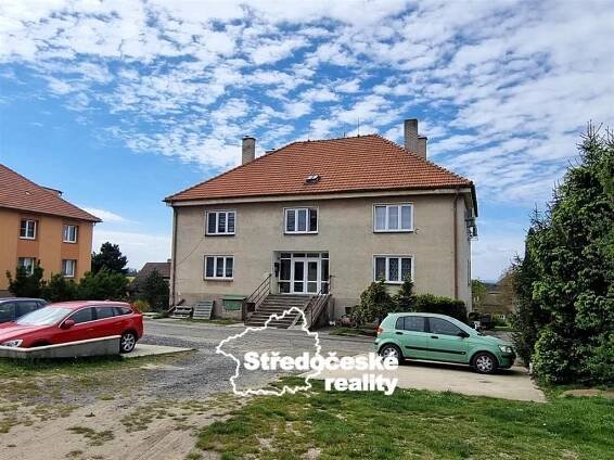 Prodej bytu 2+kk/2 sklepy/2 parkovací stání, 58m2, cihla, 2.p., OV, po rekonstrukci, Střemy, Mělnicko | Středočeské reality