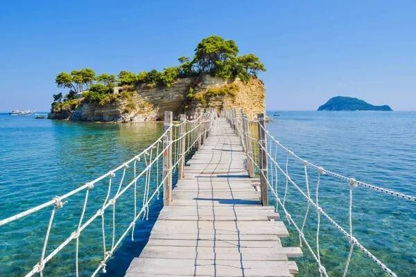 malý ostrov cameo, zakynthos, řecko. - brož s kamejí - stock snímky, obrázky a fotky