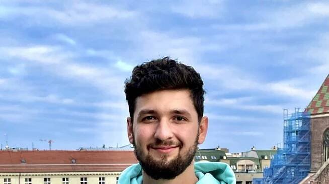 Nejprve zaskočil Rakušana během Debat bez cenzury, teď se mladý politik Gregor v rozhovoru pustil do Nerudové a Farského