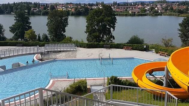 Hradecký akvapark nabízí tobogan i místnost, kde nasimulujete vlnobití