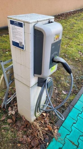 Fotogalerie • ChargeUp - nabíjecí stanice (Dobíjecí stanice (AC)) • Mapy.com
