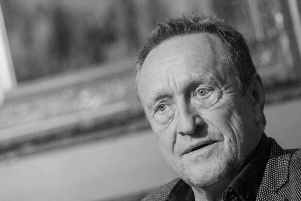 Hral v množstve filmov, vyskúšal si aj réžiu. Zomrel herec Ľubomír Paulovič
