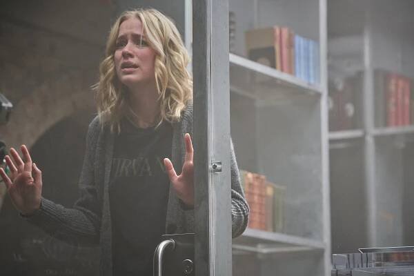 TY - Modrovousův zámek - Z filmu - Elizabeth Lail