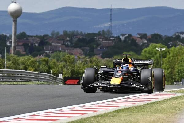 Kde se tady vzal? Verstappen musel před komisaře, za jízdy vyhodil z formule ručník
