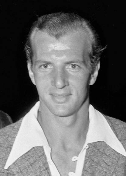 Bruce Bennett – Wikipedia