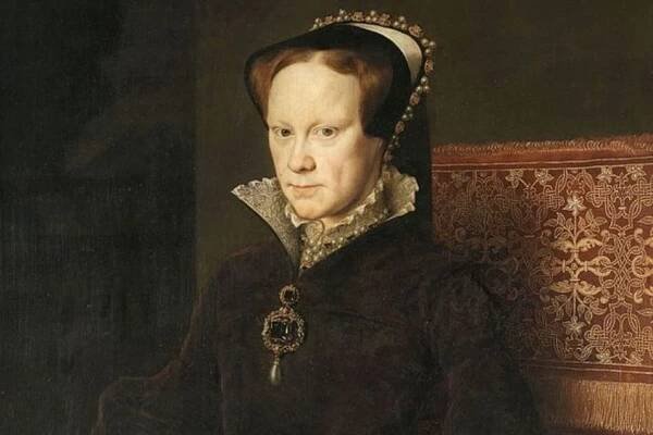Marie I. Tudorovna si zasloužila nelichotivou přezdívku. Stálo za tím její ukrutné zacházení s kacíři