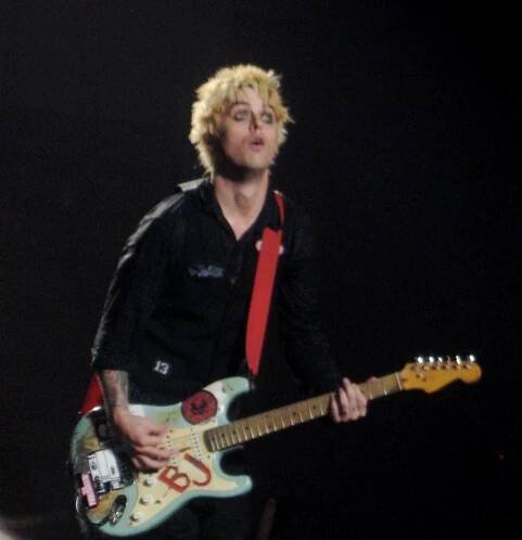 Soubor:Billie Joe Armstrong Scotland 2009.jpg